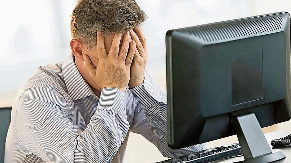 Stress am Arbeitsplatz kann auf Dauer krank machen — zu den Strategien für ein entspannteres und gesünderes Leben gehören regelmäßige Pausen und mehr Bewegung.