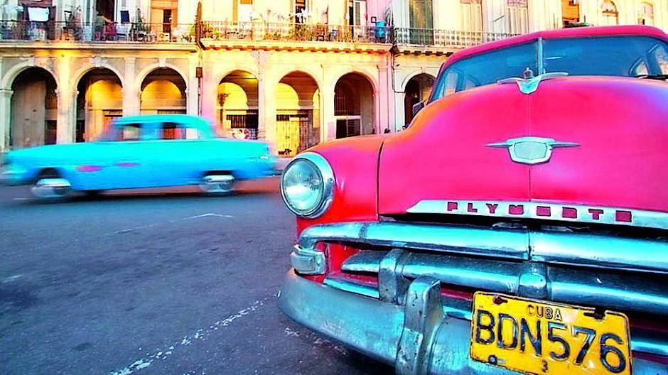  Werden die Oldtimer bald modernen Autos weichen? Auf Kuba hat sich der Fotograf Tobias Hauser auf die Suche nach Veränderungen gemacht. Foto: Tobias Hauser 