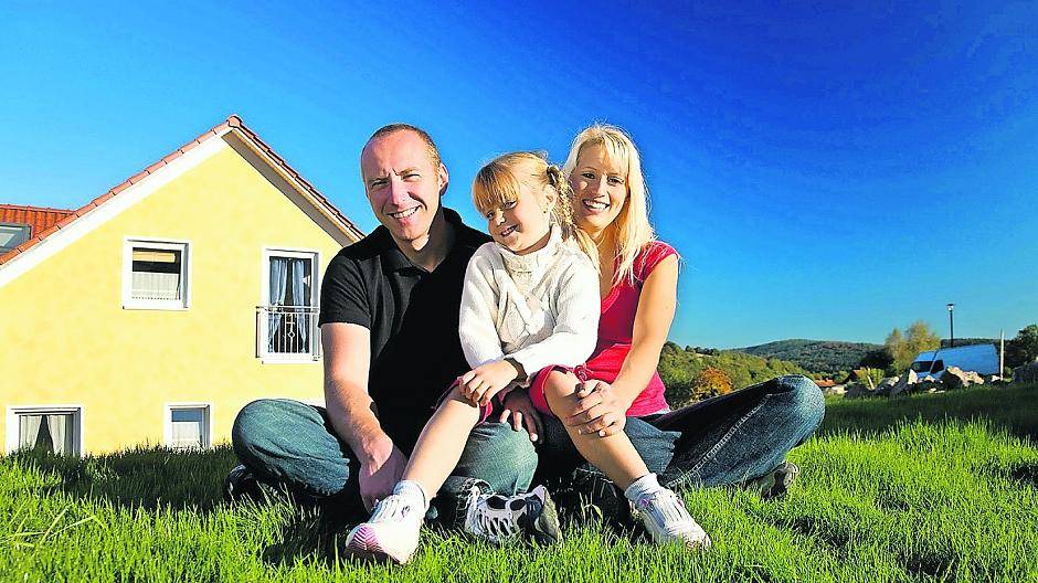 Das eigene Zuhause ist heilig: Mit dem innovativen Alarmsystem ist die ganze Familie sowohl vor Einbrechern als auch vor Brand- und Rauchentwicklung ideal geschützt.