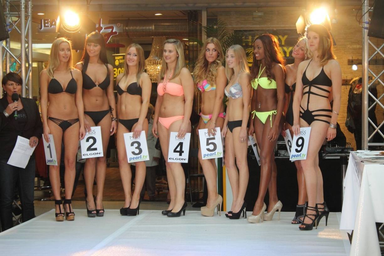 Auch der Auftritt der jungen Damen im Bikini wurde bewertet.