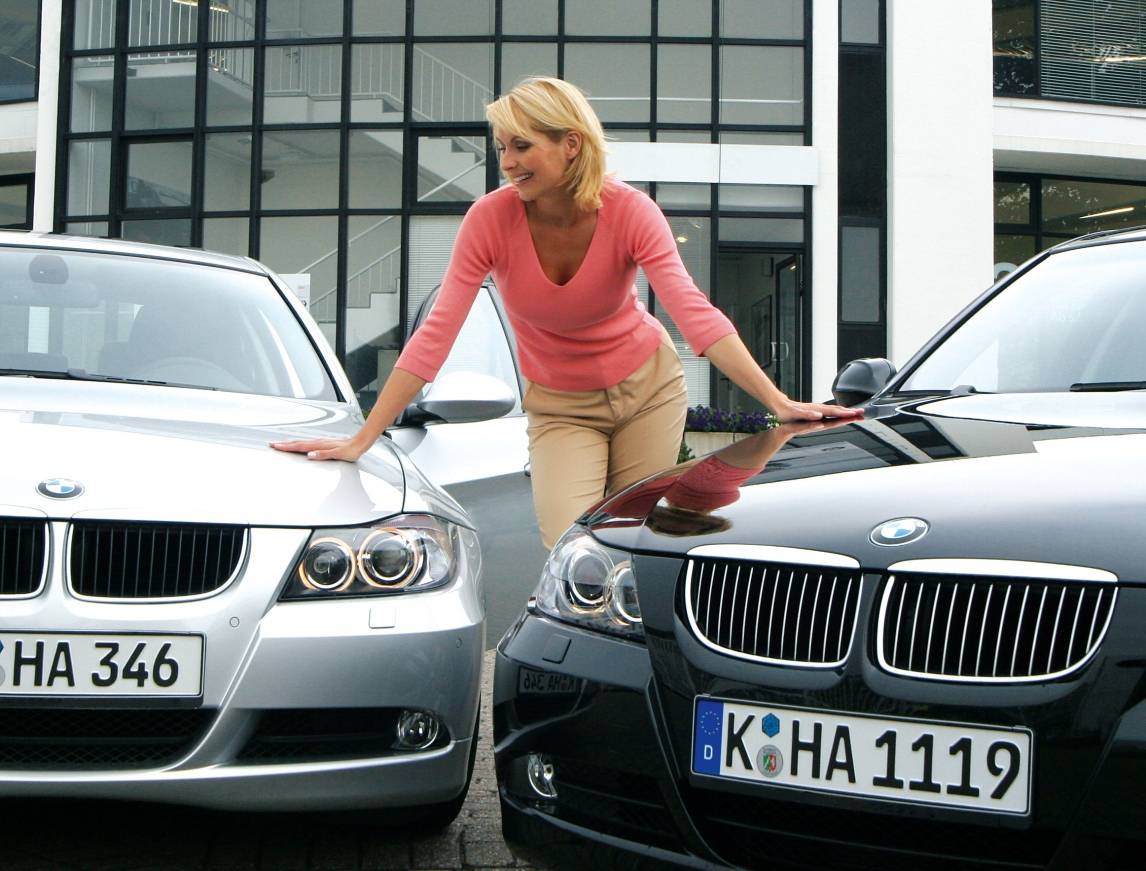 Die Frauen übernehmen das Lenkrad.