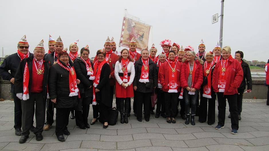  Mit dem Hoppeditzerwachen und der Prinzenpaarkürung in Düsseldorf sind die Büdericher Heinzelmännchen in die neue Karnevalssession gestartet. 