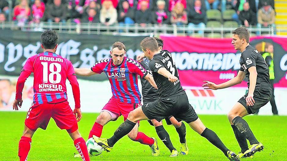 Mit acht Treffern ist Aliosman Aydin (2.v.l.) bester Torschütze des KFC Uerdingen und damit auch ein wichtiger Baustein für die bisher erfolgreiche Saison.