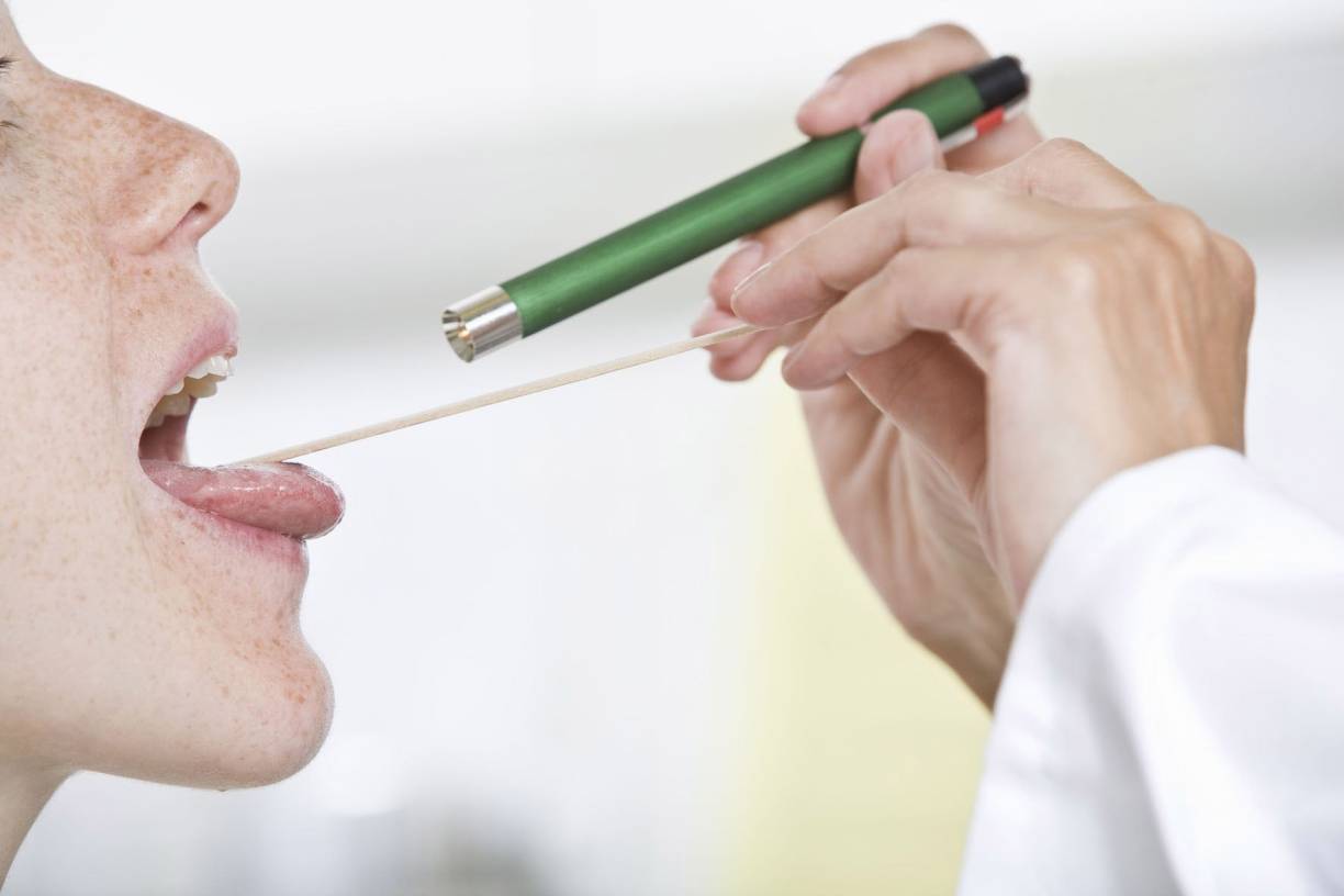  Knötchen an den Stimmbändern, Polypen und andere organische Ursachen der Stimmstörung können frühzeitig erkannt und behandelt werden. 