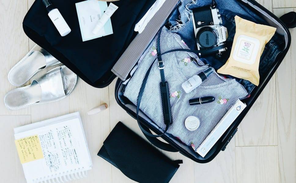 Umfragen zeigen: Männer packen Koffer besser als Frauen