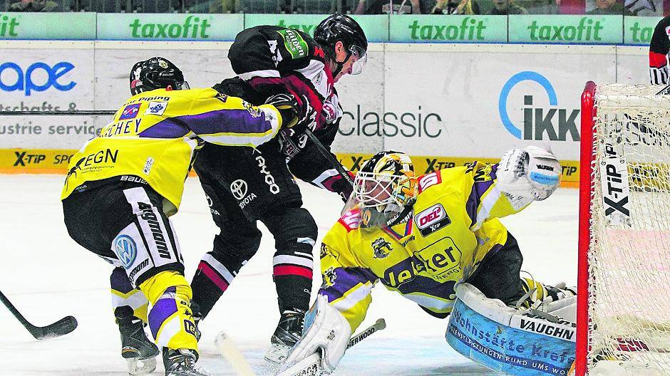  Pinguine-Schlussmann Tomas Duba war beim Derby in Köln einmal mehr der beste Spieler der Pinguine. 