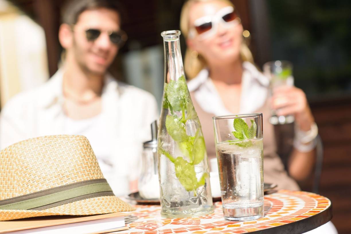  Gerade an warmen Sommertagen ist Trinkwasser ein erfrischender Durstlöscher. 