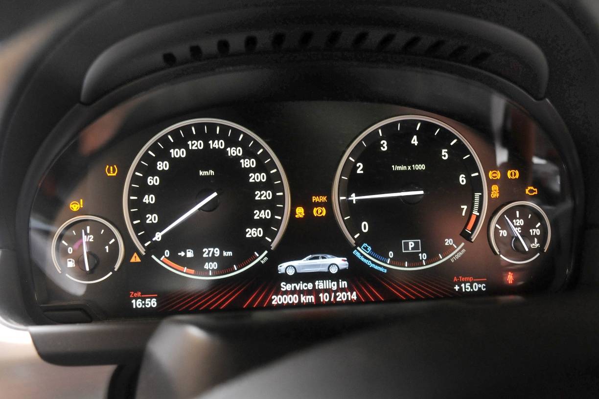  Cockpitwarnung: Worüber die Kontrolllampen im Cockpit informieren, sollte jeder wissen. 