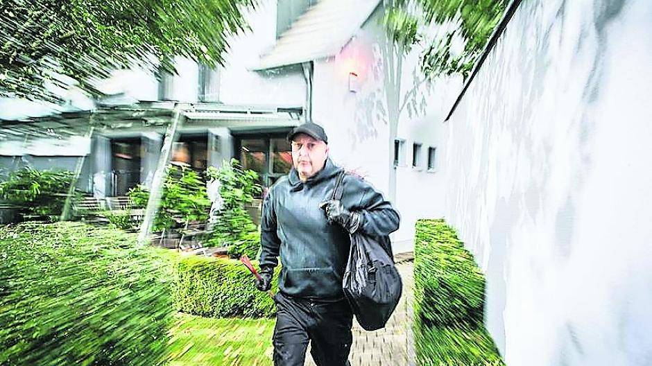  Einbrecher haben gerade in der dunklen Jahreszeit Hochkonjunktur. Die Polizei rät berät Mittwoch zur Aktion Riegel vor.  