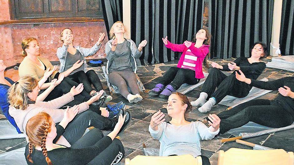 Harmonie in der Gruppe ist gefragt bei den Proben der Ballettschule Annette Schulz.