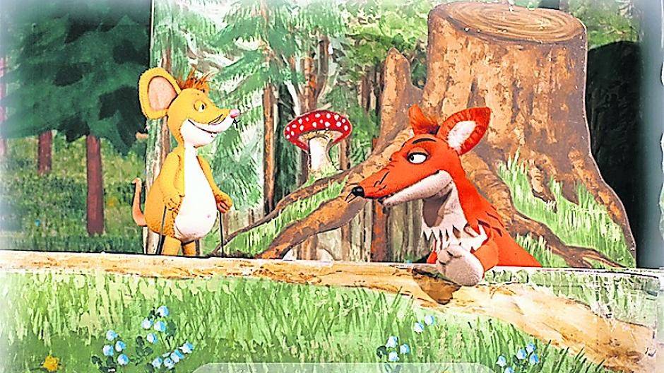  Im Wald lauern überall Gefahren. Aber die kleine Maus weiß sich zu helfen. 