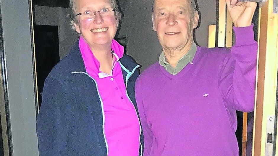 Ingrid Mielke, Gemeindereferentin der katholischen St. Mauritius Kirchengemeinde und Dieter Hanschel, Gemeindemitglied der evangelischen Kirchengemeinde Büderich.