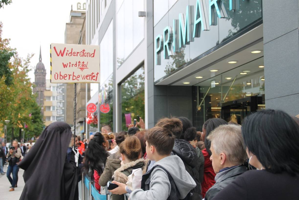  und dann posierte der "Tod" für reichlich Selfies. 