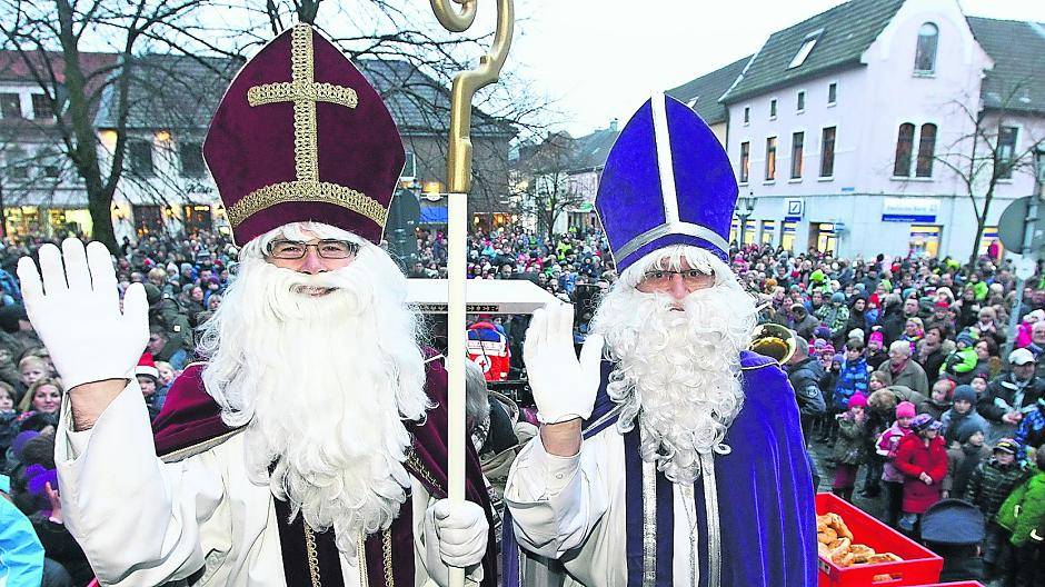 Der Heilige Nikolaus grüßt das Hülser Volk