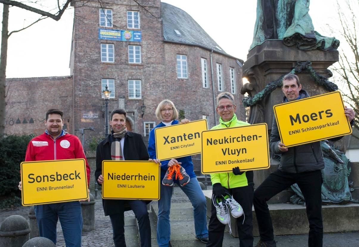  René Niersmann vom SV Sonsbeck, ENNI-Geschäftsführer Stefan Krämer, Adelheid Gehrmann vom TuS Xanten, Ulla Böing vom AS Neukirchen-Vluyn und Frank Reese vom Moerser TV wollen den Niederrheiner ans Laufen bringen. 