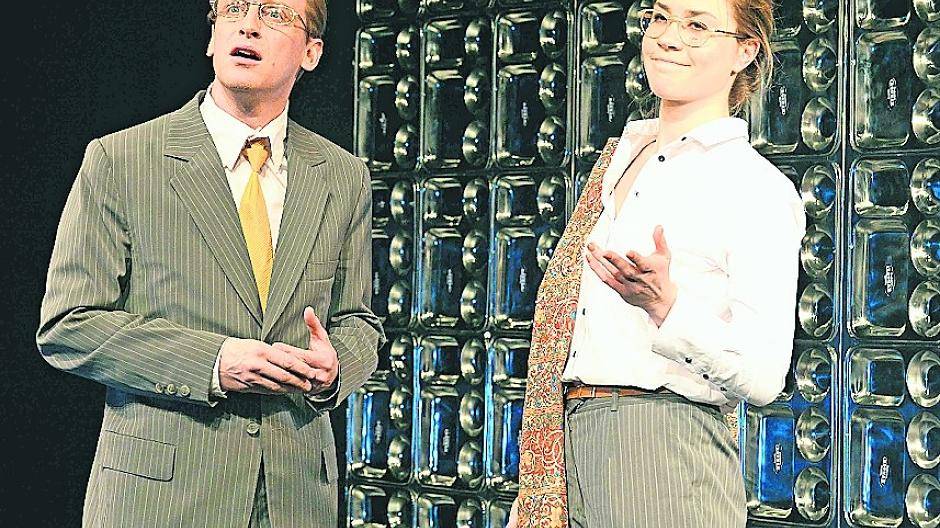 Werden auf ihre Indientauglichkeit getestet: Schauspieler Henrike Hahn und Ronny Tomiska auf der Studiobühne der Fabrik Heeder.