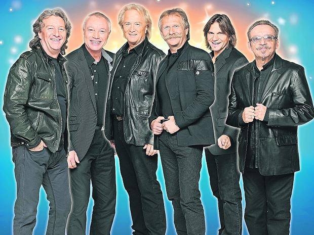  Neben eigenen Songs präsentieren die Höhner Weihnachtslieder aus aller Welt — und das Publikum darf gerne mitsingen! 