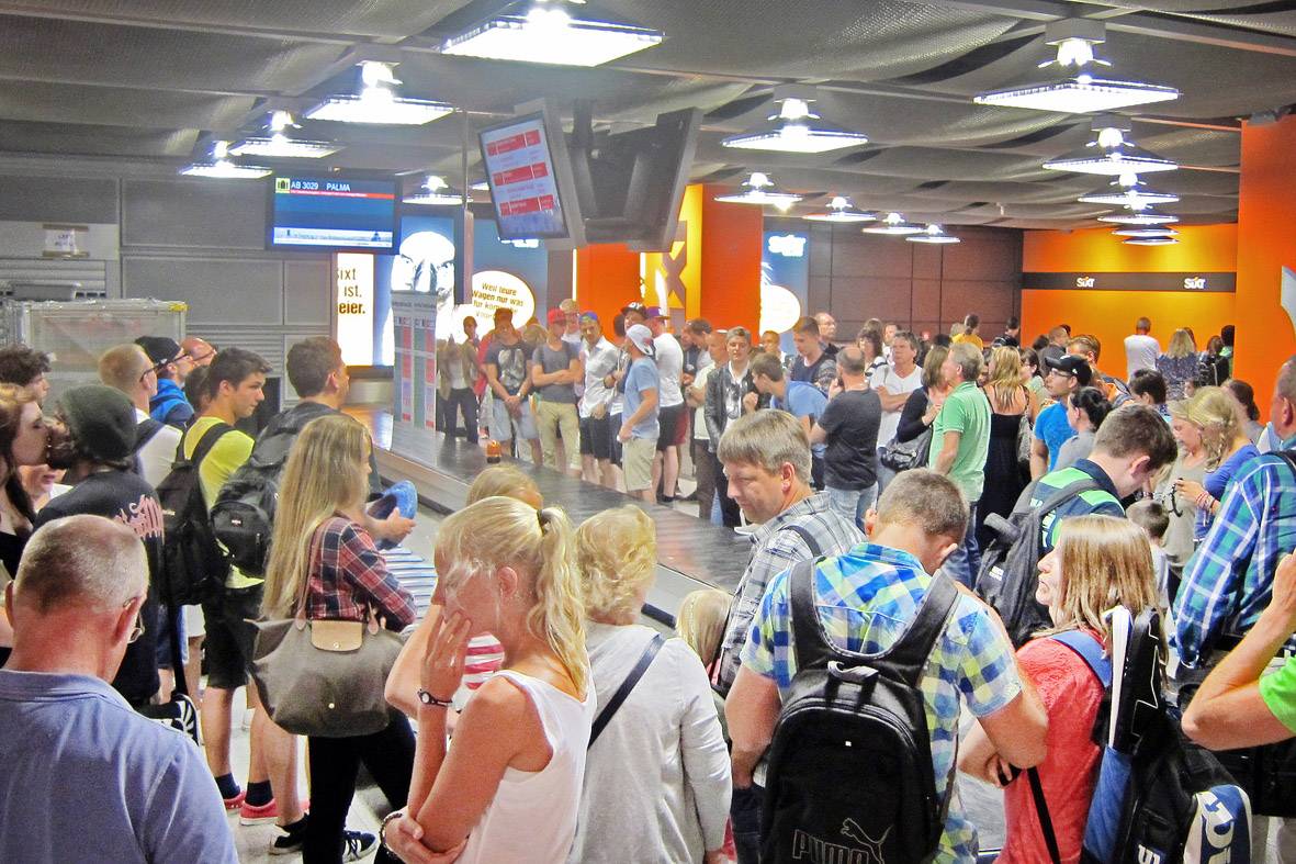  Einen Gepäckschaden innerhalb von sieben Tagen "schriftlich“ angezeigt werden. 