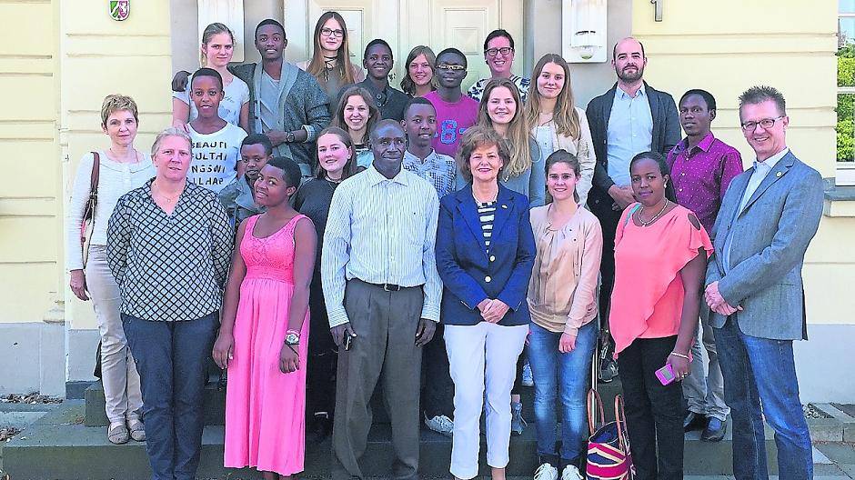  Bürgermeisterin Angelika Mielke-Westerlage konnte die Besucher aus Ruanda in Meerbusch begrüßen. 