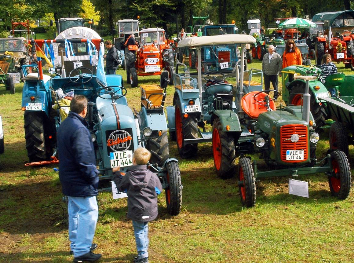 Am Sonntag ist traditioneller Treckertreff im Niederrheinischen Freilichtmuseum: Auf die Trecker, fertig, los!
