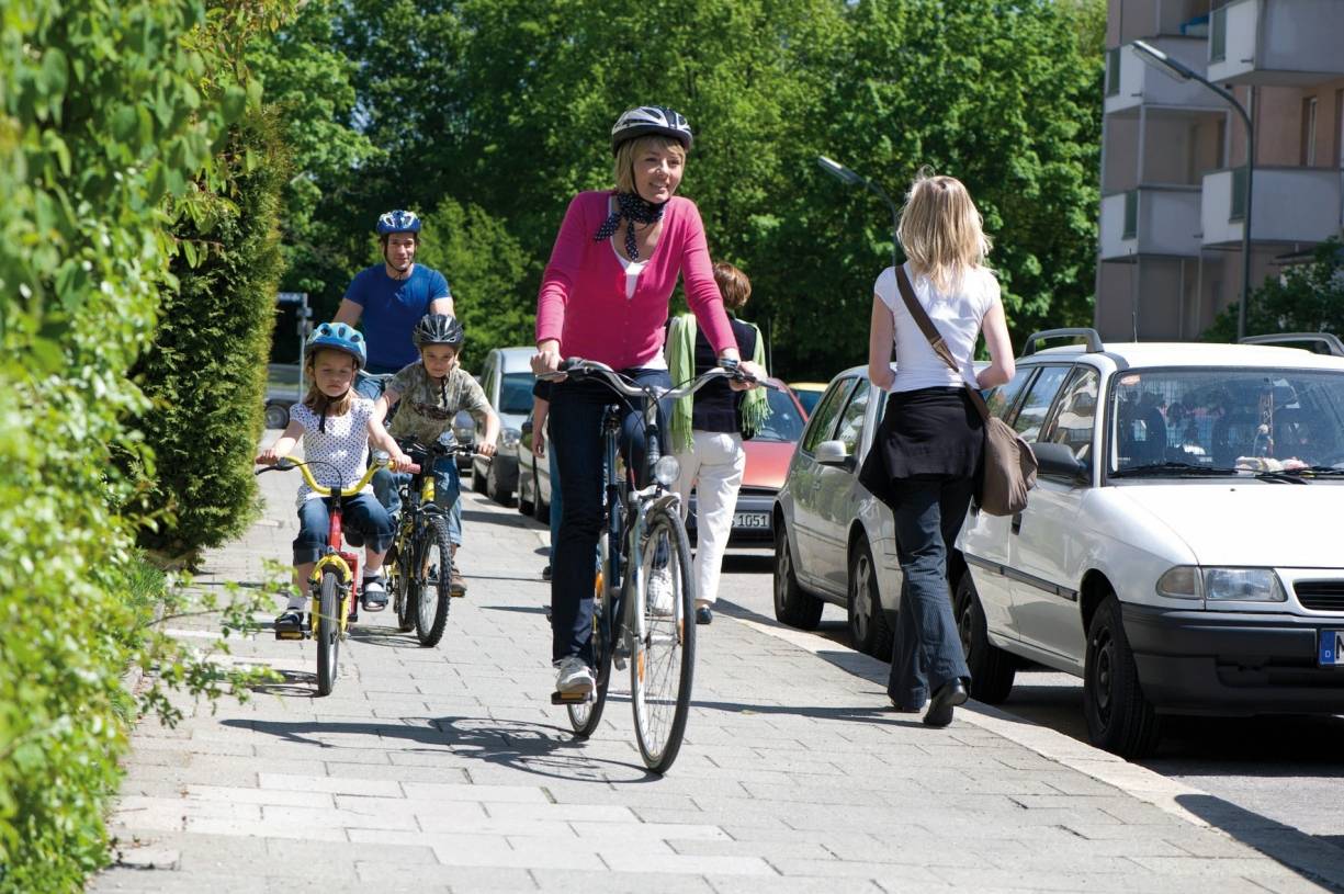 Fahrradhelme schützen in vielen Fällen wirksam vor schweren Kopfverletzungen.