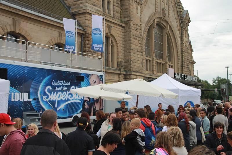 Der Weg zum möglichen Starruhm führt über den DSDS-Casting-Truck: Hier beim Stop in Krefeld  
