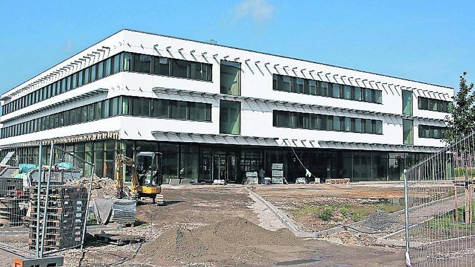 Neues Hochschulgebäude mit „Durchblick“
