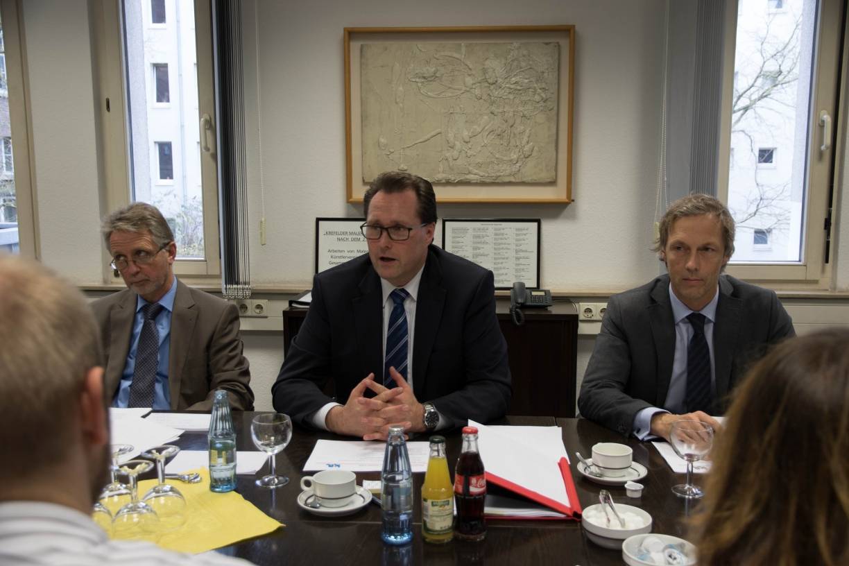 Kämmerer Ulrich Cyprian bei der Pressekonferenz zum Haushalt.