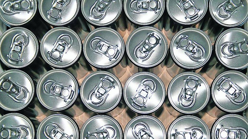 Mehrere 100.000 Bierdosen wurden am Wochenende in einer Linner Lagerhalle gestohlen. Symbol