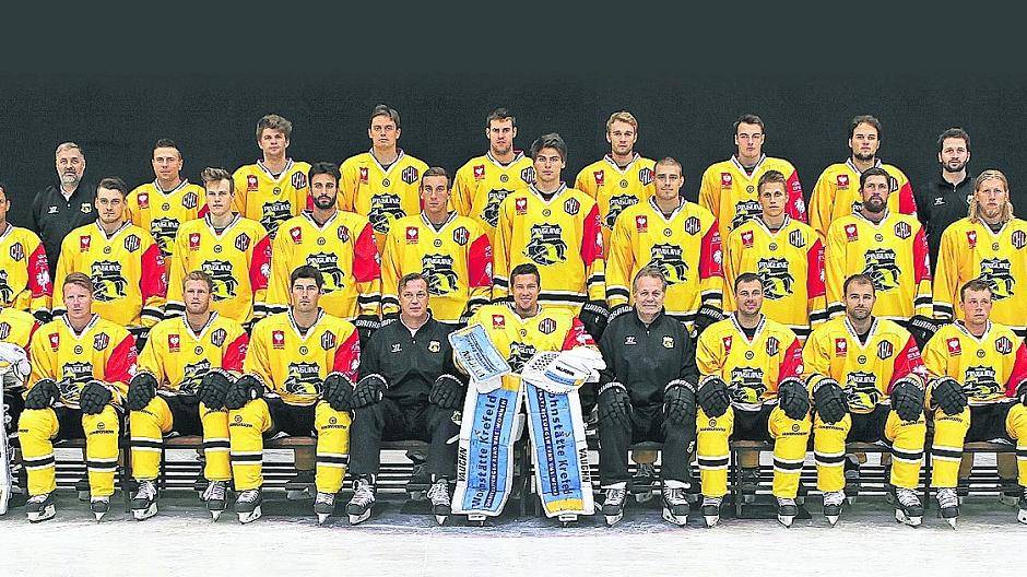  Das Team der Krefelder Pinguine, hier in den neuen Champions League-Trikots, ist heiß auf den Start in die CHL. 
