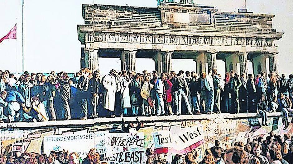 Historisch: Als die Menschen die Berliner Mauer stürmten, begann eine neue Ära deutscher und europäischer Zeitrechnung. Seitdem ist die politische Welt eine andere.