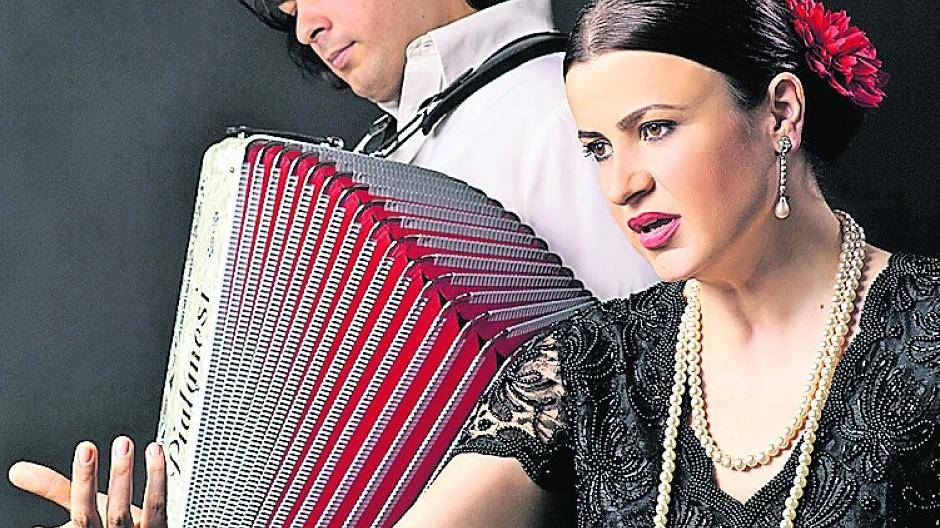 Die Sängerin Oana Cãtãlina Chiþu beeindruckt durch ihre warme, kraftvolle Stimme. Foto: Die Hoffotografen