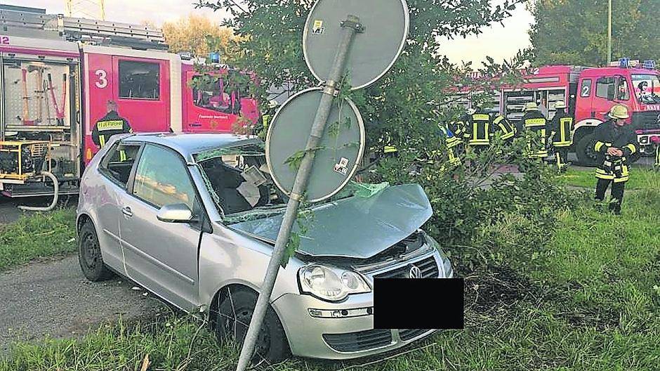 Autofahrer schwer verletzt