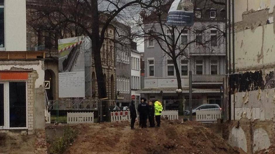  Die Bombe wurde heute Vormittag in der Baugrube entdeckt. 