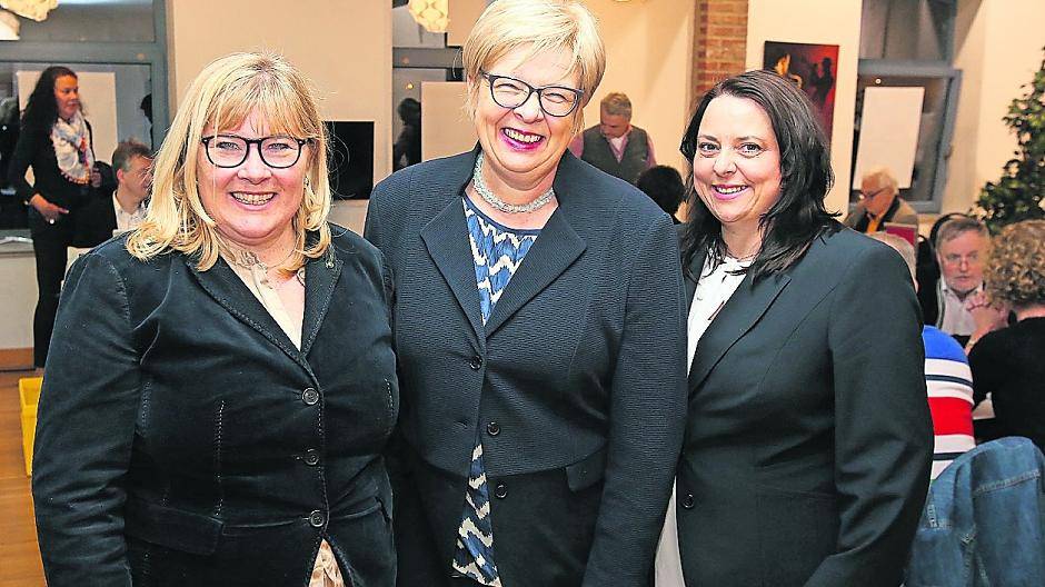  Nicole Niederdellmann-Siemes (l.) löst Heidemarie Niegeloh beim Vorsitz der SPD-Meerbusch ab. SPD-Bundestagabgeordnete Nicole Specker (r.) war auch in Osterath. 