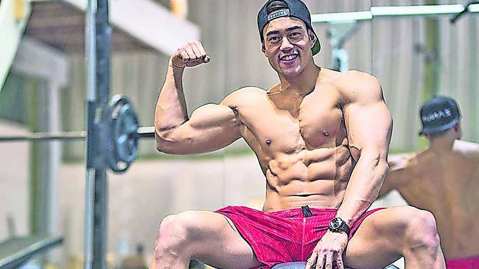  Auch Fitnessmodel und Ernährungsberater Nam Vo setzt nicht nur auf Training, sondern auch auf eine gesunde Ernährung, dazu gehören auch kalorienreduzierte Fitnessdrinks. 