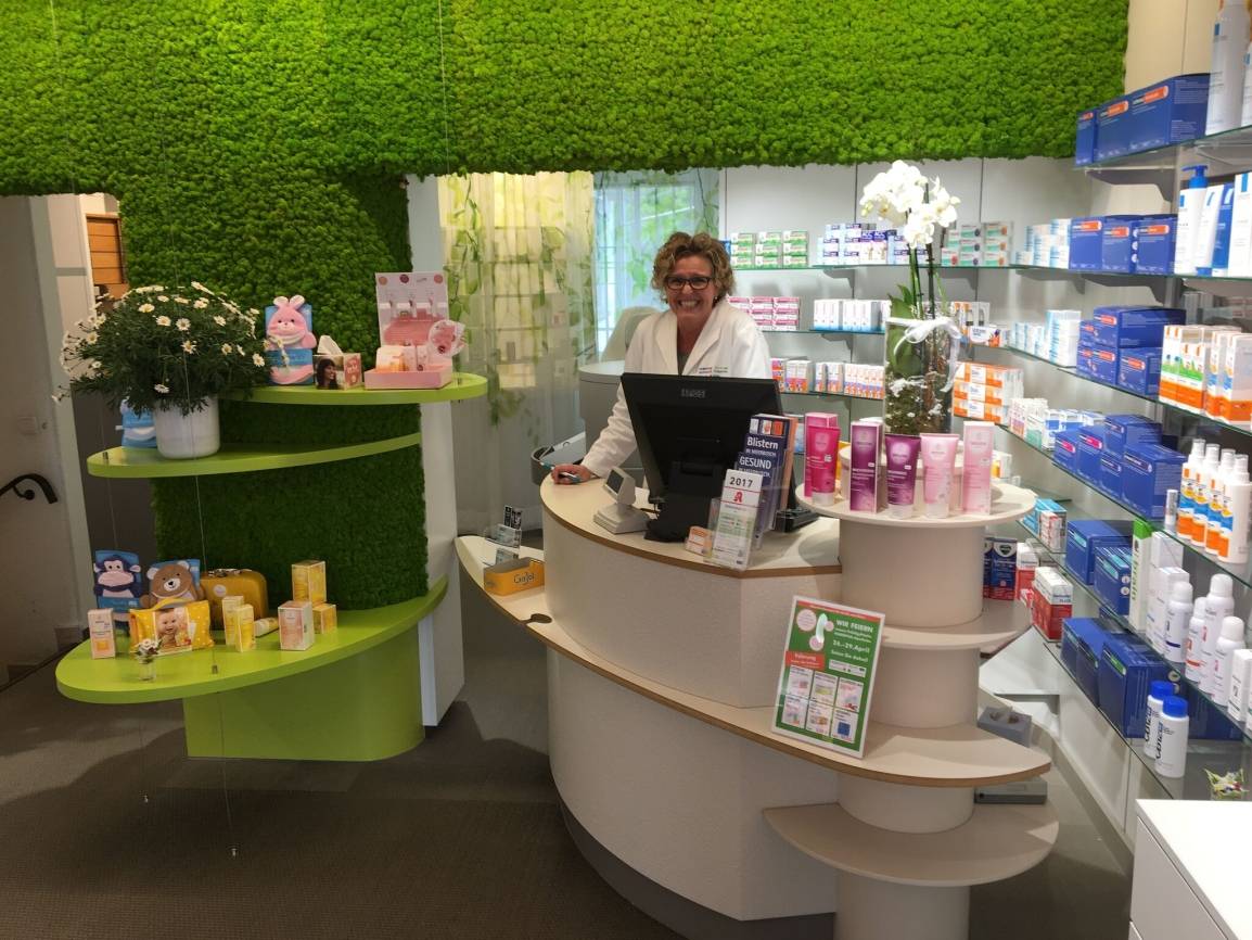 Nach einer gut geplanten Umbauphase empfängt die HUBERTUS-Apotheke frisch und fertig renoviert alle Meerbuscher gerne.