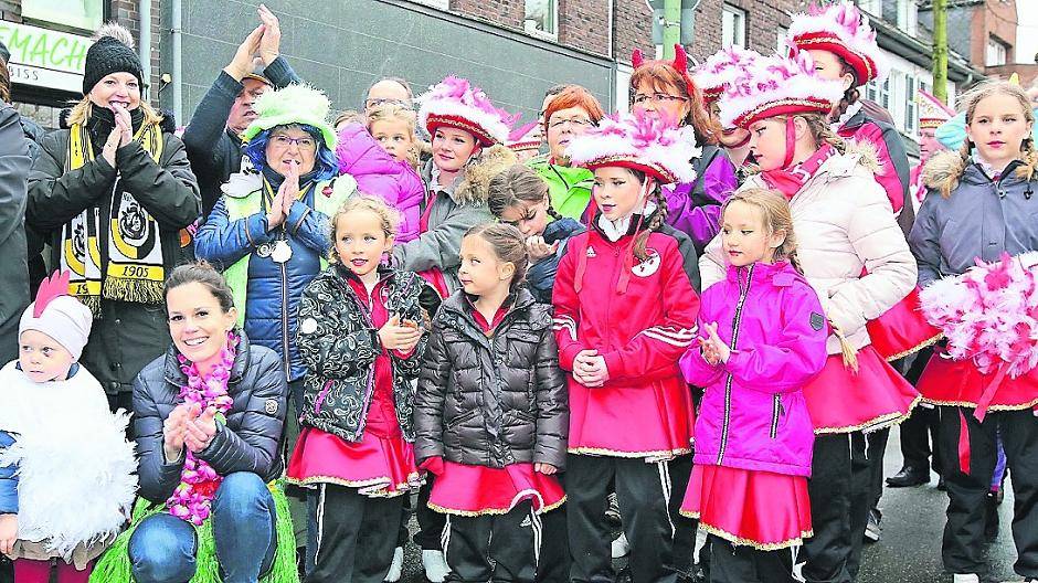  Wegen der geplanten Kernsanierung des Rathauses hielt sich hartnäckig das Gerücht, der Rathaussturm müsse diesmal ausfallen. Doch dem ist nicht so: Am 8. Februar wird das Büdericher Rathaus wieder gestürmt und der Straßenkarneval kann beginnen. 