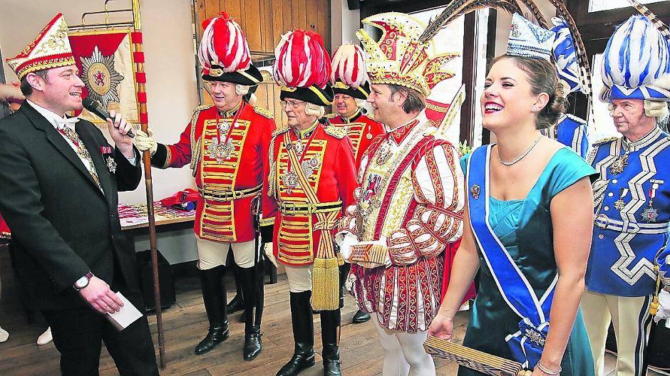  Treffen der Prinzenpaare aus Düsseldorf und Velp beim Senatorenfrühschoppen der Heinzelmännchen in Büderich. 