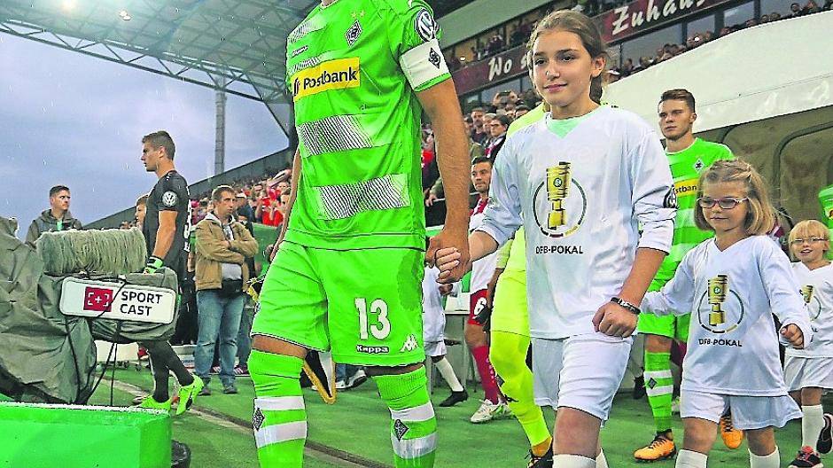 Einlaufkind werden beim DFB-Pokal
