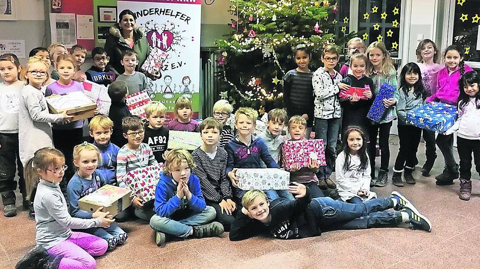 Lanker Kinder wissen wie es geht: „Teilen“ heißt das Motto, das die Schüler jetzt an Weihnachten mit Herz bedachten.