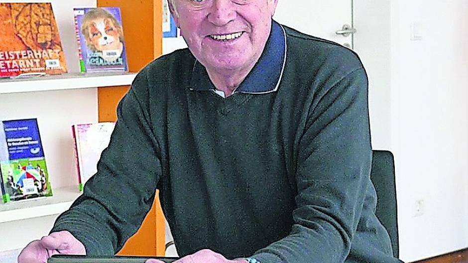  Hans-Jürgen Pott lässt keinen Zweifel: Die „Onleihe“ ist kein Hexenwerk, sondern einfach nur praktisch. Foto Stadt 