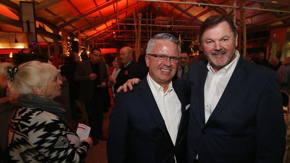  Bei der 8. Glühwei(h)nacht in Büderich sorgte unter anderem die Further Schützenkapelle für beste Weihnachtsstimmung. 