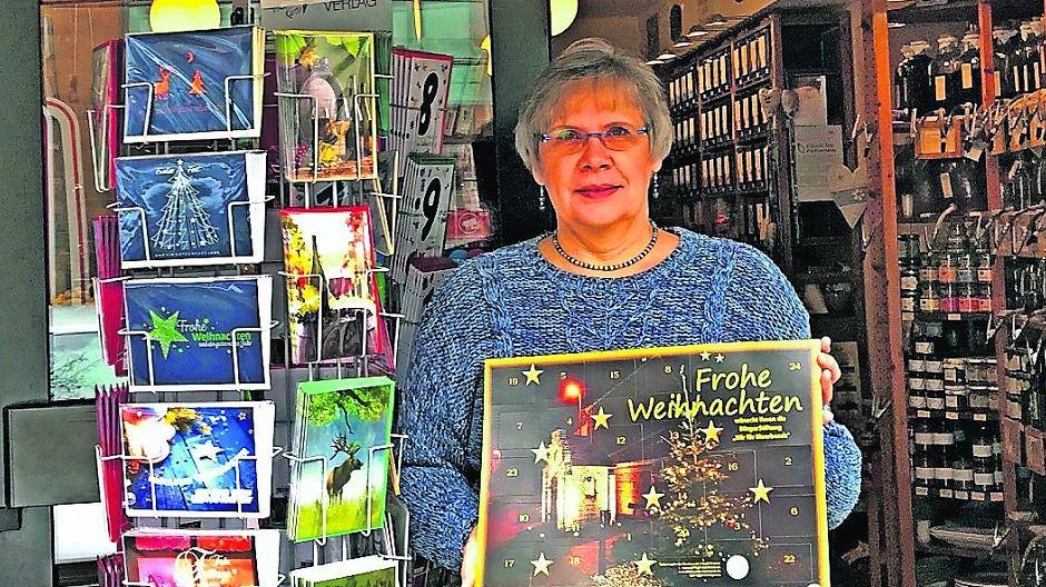 Brigitte Gehlhausen unterstützt seit Jahren den Verkauf des Kalenders in der Fass-Bar in Büderich.