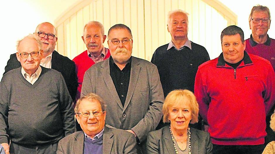 Die Autoren und Verantwortlichen des Heimatkreis Lank bei der Vorstellung des „Dä Bott“ in der Teloy-Mühle. 