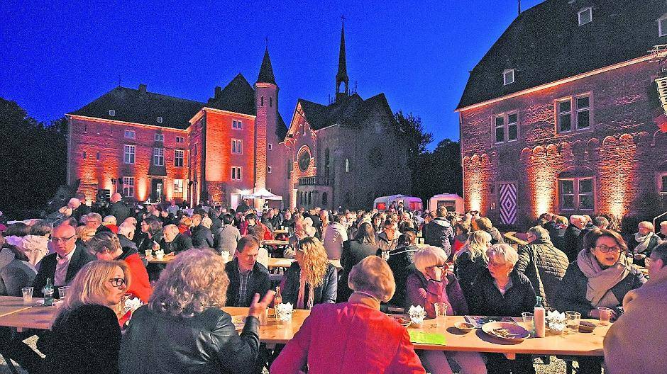 Im Wasserschloss Wissen wurde das Jubiäum des Vereins Kulturraum Niederrhein gefeiert. Unter den Gästen waren auch Vertreter der Stadt Meerbusch.