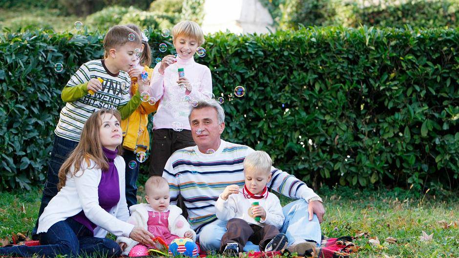 Pflegeeltern gesucht: Interessierte können sich beim Kreisjugendamt melden.