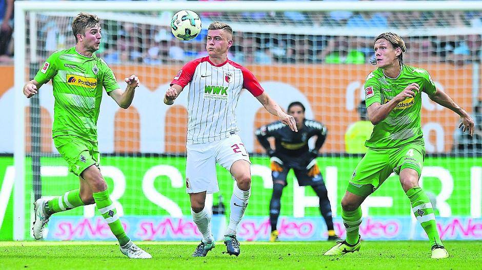  In der zweiten Hälfte waren die Borussen meist viel zu weit von ihren Gegenspielern und mussten sich so am Ende nur mit einem Punkt in Augsburg zufrieden geben. 