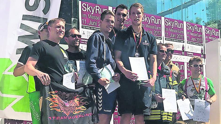 Meerbuschs Feuerwehrleute konnten beim SkyRun in Frankfurt wieder auf das Siegertreppchen klettern.