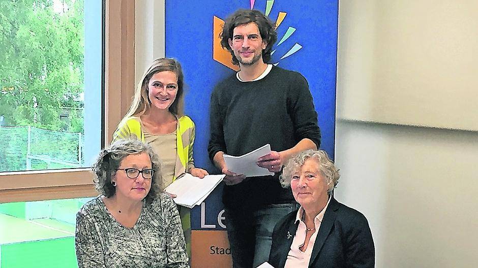  Haben die Gewinner ermittelt: Ulrike Erb-May (Lese- und Literaturpädagogin), Hedwig von Bülow (Autorin/Übersetzerin), Astrid Krömer (Autorin/Projektleitung Schreibwettbewerb), Sascha Pranschke (Autor/Dozent Kreatives Schreiben). 